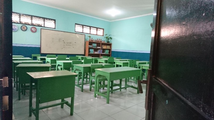 Pemkot Cilegon mengungkap ada tiga SD yang mengalami kekurangan siswa.