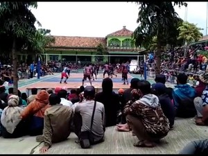 Dihadiri Seribuan Penonton, Turnamen Voli Dibubarkan