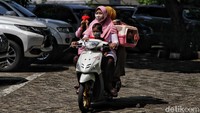 Pelayanan kesehatan bagi hewan penular rabies dibuka untuk umum mulai pukul 08.00 WIB sampai 10.00 WIB.