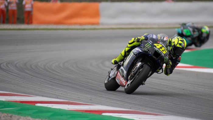 Valentino Rossi BARCELONA, SPAIN - SEPTEMBER 27: Valentino Rossi of Italy and Monster Energy Yamaha MotoGP Team heads down a straight during the MotoGP race during the MotoGP of Catalunya: Race during the MotoGP of Catalunya at Circuit de Barcelona-Catalunya on September 27, 2020 in Barcelona, Spain. (Photo by Mirco Lazzari gp/Getty Images)