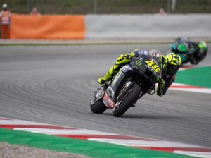 Momen Race ke-350 Rossi Berakhir dengan Crash