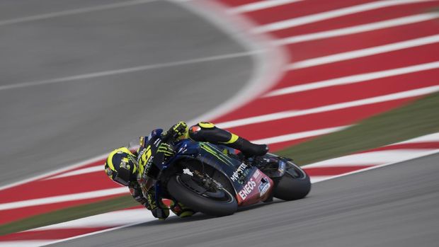 BARCELONA, SPAIN - SEPTEMBER 26: Valentino Rossi of Italy and Monster Energy Yamaha MotoGP Team rounds the bend during the MotoGP of Catalunya: Qualifying during qualifying for the MotoGP of Catalunya at Circuit de Barcelona-Catalunya on September 26, 2020 in Barcelona, Spain. (Photo by Mirco Lazzari gp/Getty Images)
