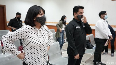 Vanessa Angel Ditegur saat Sidang, Ada Apa?