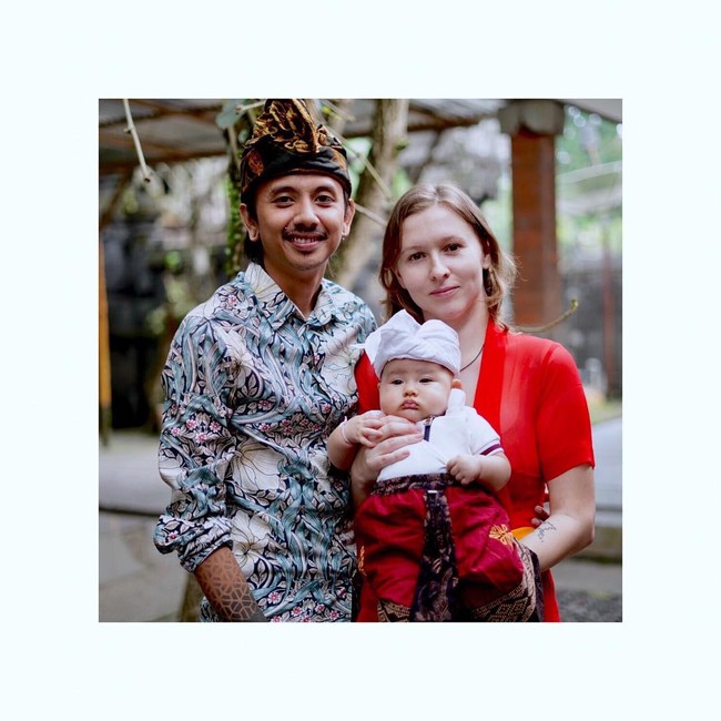 Veronika juga cukup terkejut dengan hari libur dan cuti hamil yang diberikan pegawai Indonesia. Disebutkan jika kebanyakan orang Indonesia punya 12 hari libur setahun dan cuti melahirkan hanya tiga bulan. Foto: Instagram @vero_bule