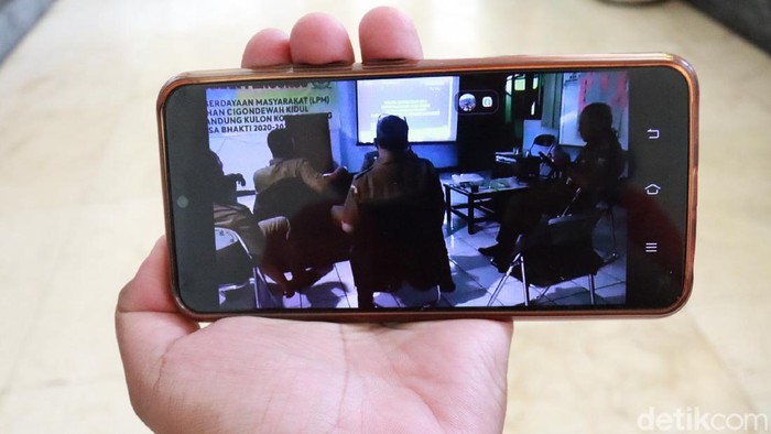 Video viral oknum PNS Bandung karokean.