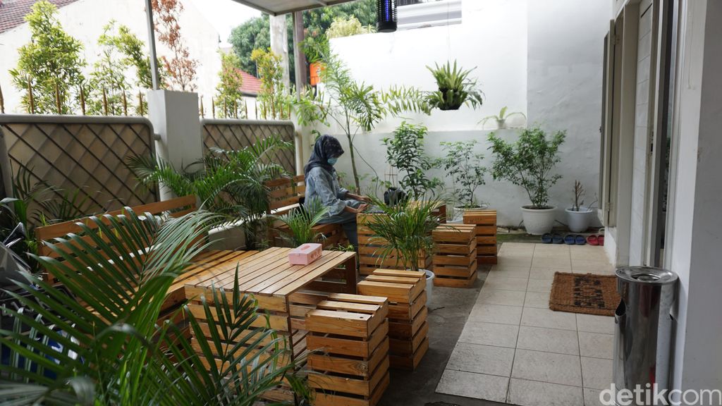 Woodfire : Yummy! Setangkup Burger Berisi Beef Patty dan Brisket