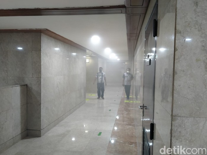 Ada Asap di Gedung DPR