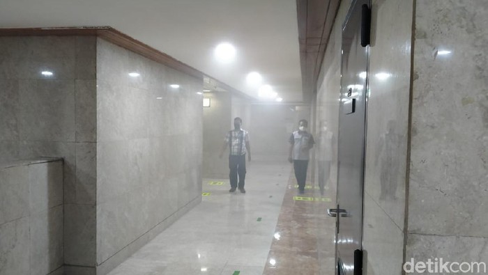 Ada Asap di Gedung DPR