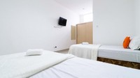 Hotel non bintang. Hotel ini biasanya disewakan dengan harga yang relatif murah. Fasilitas yang dimiliki juga terbilang cukup standar. Biasanya, hotel ini disebut juga dengan hotel budget. Kriteria hotel non bintang, antara lain: jenis kamar sederhana, fasilitas kamar mandi biasanya di luar. (dok pegi-pegi)