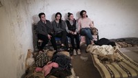 Warga harus berlindung ke bunker untuk menyelamatkan diri. Karo Sahakyan, ArmGov/PAN Photo via AP.