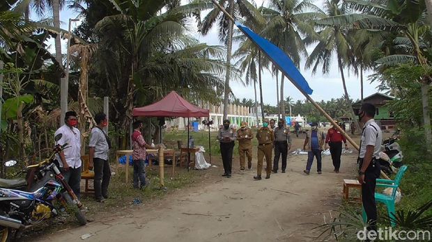 Dinkes Sulawesi Barat tinjau Pondok Pesantren Salafiyah Parappe, Kecamatan Campalagian, Kabupaten Polewali Mandar, Sulawesi Barat.