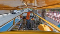 Saat pandemi memburuk, bisnis food truck Issa menjadi semakin besar dan berlipat ganda karena semua orang dihimbau untuk tidak makan di restoran sebagai langkah pencegahan penularan virus Corona.