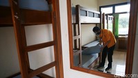 Penetapan tempat isolasi ini tercantum dalam Keputusan Gubernur (Kepgub) nomor 979 tahun 2020 tentang Lokasi Isolasi Terkendali Milik Pemprov DKI Jakarta dalam rangka penanganan COVID-19.