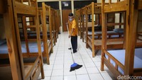 Graha Wisata TMII memiliki 3 lantai. Ada banyak kamar di tempat ini.
