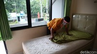 Sejumlah kamar diisi 2 tempat tidur, namun ada juga kamar yang memiliki 3 tempat tidur, 6 tempat tidur atau 8 tempat tidur.