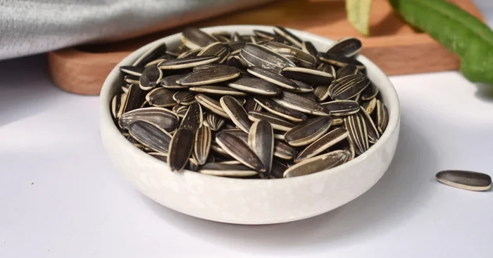 Hobi Makan Kuaci Tiap Hari, Pasangan Lansia Ini Kena Kanker Usus