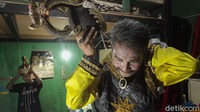 Sejak tahun 2014 ia eksis sebagai Gatotkaca di Kota Tua ini, hanya saja pandemi Corona membuatnya kini sedikit terdampak.