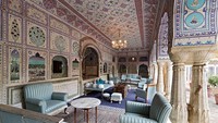 Yadavendra Singh bercerita awal mula ia mendapatkan ide untuk mengubah istana keluarganya menjadi hotel setelah ia dan anak-anaknya menghabiskan akhir pekan dan liburan di sana. Kemudian pada tahun 1980-an, ia dan saudaranya, Raghavendra terinspirasi untuk membangun hotel yang dapat menampung lebih dari 80 tamu. (Foto: www.samode.com)