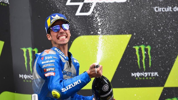 BARCELONA, SPAIN - SEPTEMBER 27: Joan Mir of Spain and Team Suzuki ECSTAR celebrates the second place on the podium at the end of the MotoGP race during the MotoGP of Catalunya: Race during the MotoGP of Catalunya at Circuit de Barcelona-Catalunya on September 27, 2020 in Barcelona, Spain. (Photo by Mirco Lazzari gp/Getty Images)