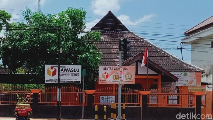 Kantor Bawaslu Klaten, Selasa (29/9/2020).
