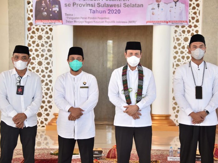 Kepala BNPT, Komjen Boy Rafli Amar bersilaturahmi dengan pimpinan pondok pesantren se-Sullsel (dok. BNPT)