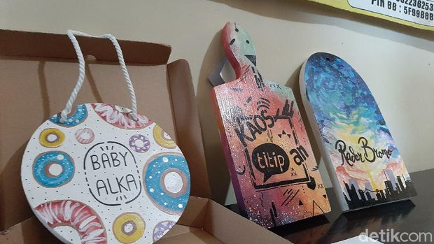 Kerajinan Talenan Lukis Hasil Karya 2 Gadis Bersaudara Asal Probolinggo Laris Dipasaran