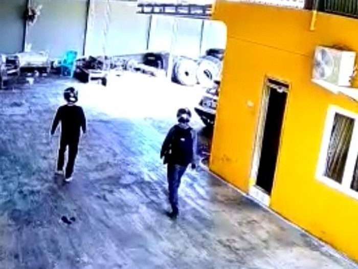 Komplotan pencuri yang menggasak harta Rp 600 juta di Kudus terekam kamera CCTV, Selasa (29/9/2020).