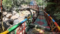 Mereka tinggal melakukan ritual di tempat ini. Beberapa hari kemudian, alat-alat gamelan sudah tersedia lengkap di lokasi curug. Setelah selesai digunakan, dikembalikan lagi di curug. 