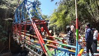 Kisah gamelan mistis itu kini jadi daya tarik tambahan di tempat wisata tersebut. Harga tiket tempat wisata ini Rp 5 ribu per orang di tengah pekan dan Rp 10 ribu di akhir pekan. 