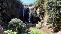 Curug Gending Asmoro punya kisah mistis terkait gamelan. Seringkali, di hari-hari tertentu akan terdengar suara gamelan dari curug ini. Hingga kini, masyarakat masih kerap mendengar suara gamelan misterius tersebut. 