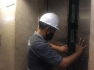 Anggota DPR Ungkap Momen Mengerikan Terjebak di Lift Rusak Gedung DPR