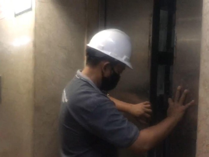 Lift DPR Kebakaran