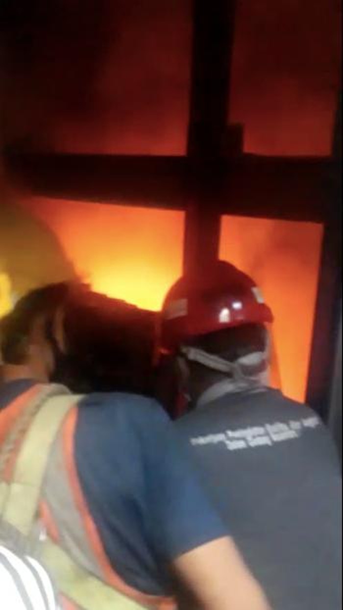 Lift gedung Nusantara 1 DPR sempat terbakar hebat (Dok. Istimewa).