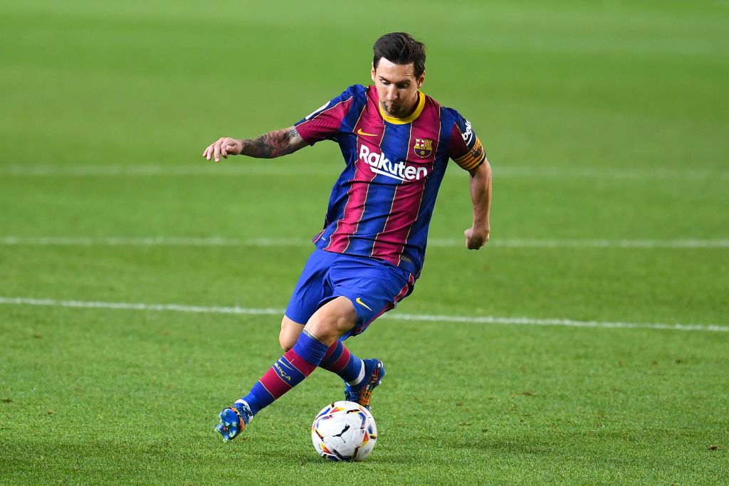 Lionel Messi BARCELONA, SPAIN - SEPTEMBER 27: Lionel Messi of FC Barcelona runs with the ball during the La Liga Santander match between FC Barcelona and Villarreal CF at Camp Nou on September 27, 2020 in Barcelona, Spain. Football Stadiums around Europe remain empty due to the Coronavirus Pandemic as Government social distancing laws prohibit fans inside venues resulting in fixtures being played behind closed doors. (Photo by David Ramos/Getty Images)