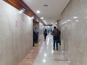 Ada Kepulan Asap, Rapat di Kompleks DPR Tetap Berlanjut