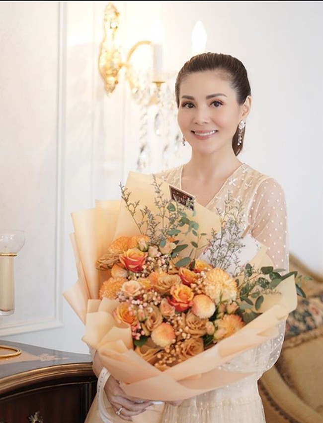 Terimakasih Tuhan di usia 50 th, Diberikan KESEHATAN & KEBAHAGIAAN, tulis Margaret Vivi pada caption salah satu foto yang diunggahnya di Instagram. Foto: Instagram/@margaretvivi