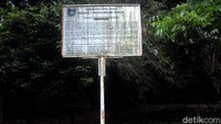 Berdasarkan papan informasi terkait Taman Hutan Raya Pancoran Mas, kawasan itu sebelumnya merupakan cagar alam yang dahulu merupakan bagian dari tanah milik seorang tuan tanah peranakan Belanda-Prancis bernama Cornelis Chastelein pada akhir abad ke-17.