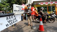 Meski dinilai mampu membantu menekan penyebaran virus Corona, mini lockdown atau PSBM tetap harus dijalankan bersamaan dengan penerapan protokol kesehatan lainnya.