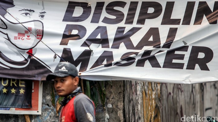 Sejumlah kawasan terapkan lockdown skala kecil guna cegah virus Corona. Pembatasan aktivitas skala mikro itu dinilai efektif untuk kendalikan penularan virus.
