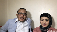 Potret Sule dan Nathalie Holscher yang kian hari makin lengket. Foto: Hanif Hawari/detikHOT