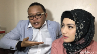 Sule juga yang mengantar Nathalie Holscher saat menghapus tato. Foto: Hanif Hawari/detikHOT