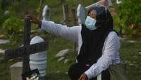 Ziarah tersebut untuk mengenang serta mendoakan para korban bencana gempa, tsunami dan likuefaksi yang melanda Kota Palu, Sigi dan Donggala pada 28 September 2018 yang mengakibatkan ribuan warga meninggal dunia. ANTARA FOTO/Mohamad Hamzah