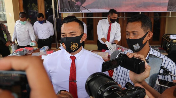 Bocah SD di Ngawi menjadi korban pencabulan dan pemerkosaan. Ia menjadi korban pelampiasan nafsu birahi dua pria yang saat ini sudah ditangkap.