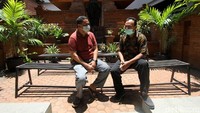 Kunjungan tersebut untuk memohon doa restu untuk maju sebagai calon wawali mendampingi Bagyo Wahyono.