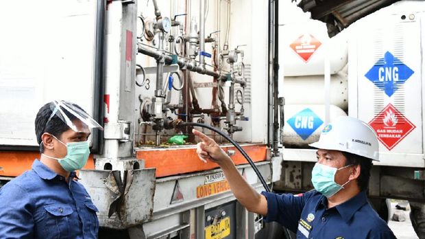 Kepala BPH Migas M Fanshurullah Asa dan Anggota Komisi VII DPR RI Ridwan Hisjam melakukan kunjungan kerja ke Demak untuk meninjau pembangunan pipa distribusi gas bumi milik PT Pertagas Niaga(25/09/2020).  (Dok. BPH Migas)