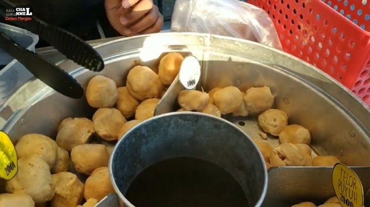 Ifa, Penjual Pentol Cantik di Gresik