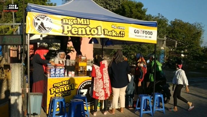 Ifa, Penjual Pentol Cantik di Gresik