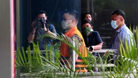 KPK menetapkan Nurhadi bersama menantunya, Rezky Herbiyono, dan Direktur PT MIT Hiendra Soenjoto sebagai tersangka dalam kasus ini.