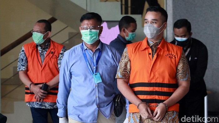 Penyidik KPK menuntaskan penyidikan eks Sekretaris MA Nurhadi serta menantunya Rezky Herbiyono. Keduanya pun diketahui akan segera disidang.