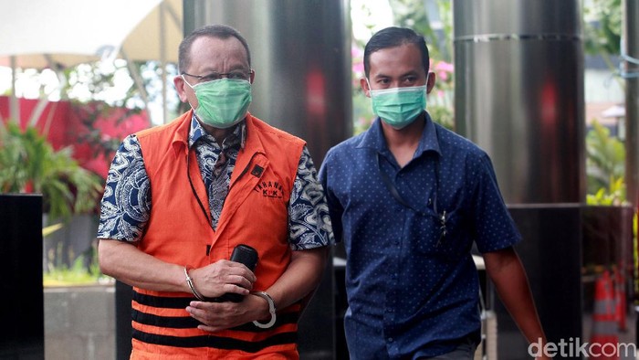 Penyidik KPK menuntaskan penyidikan eks Sekretaris MA Nurhadi serta menantunya Rezky Herbiyono. Keduanya pun diketahui akan segera disidang.